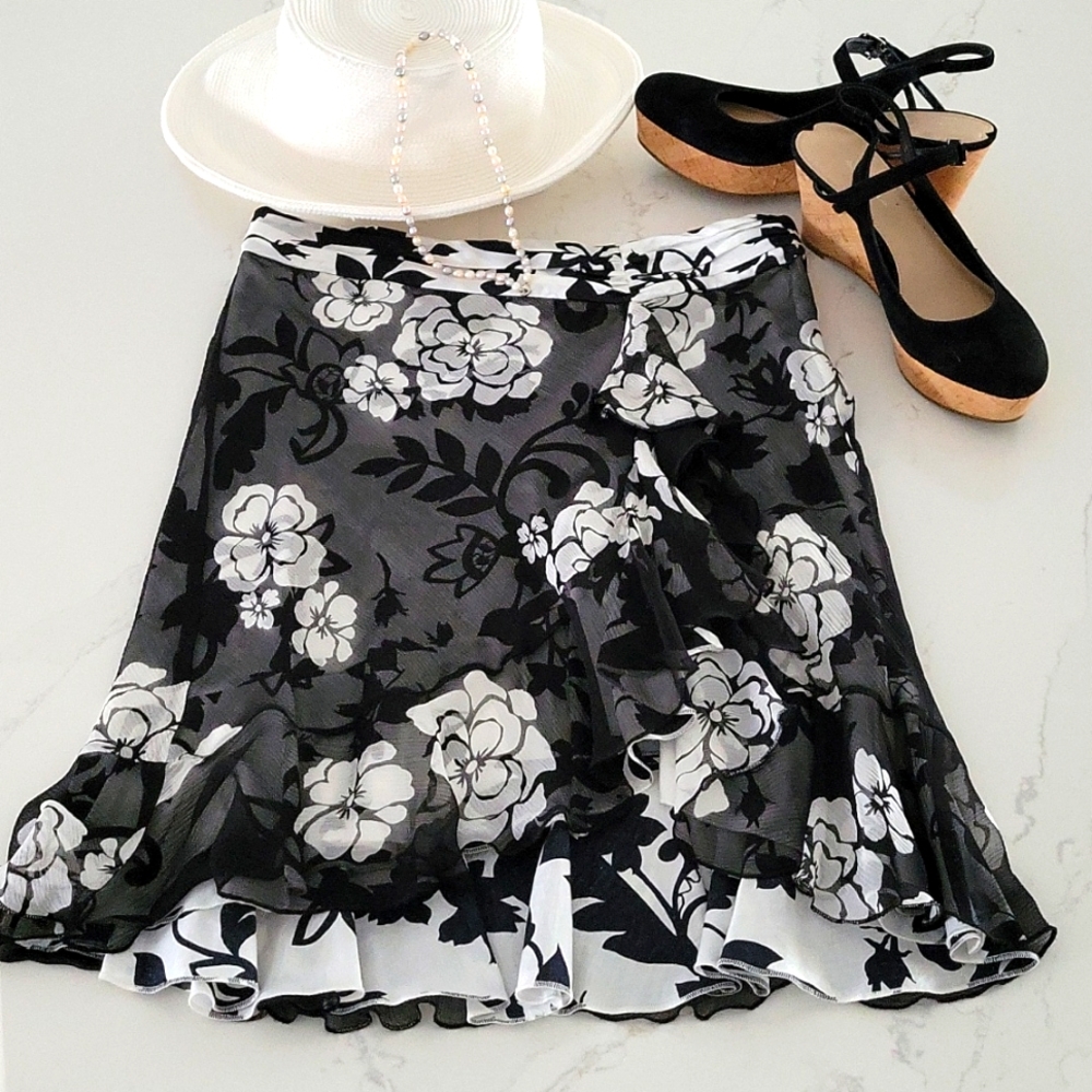 Laundry by Shelli Segal, Silk floral skirt, size 4